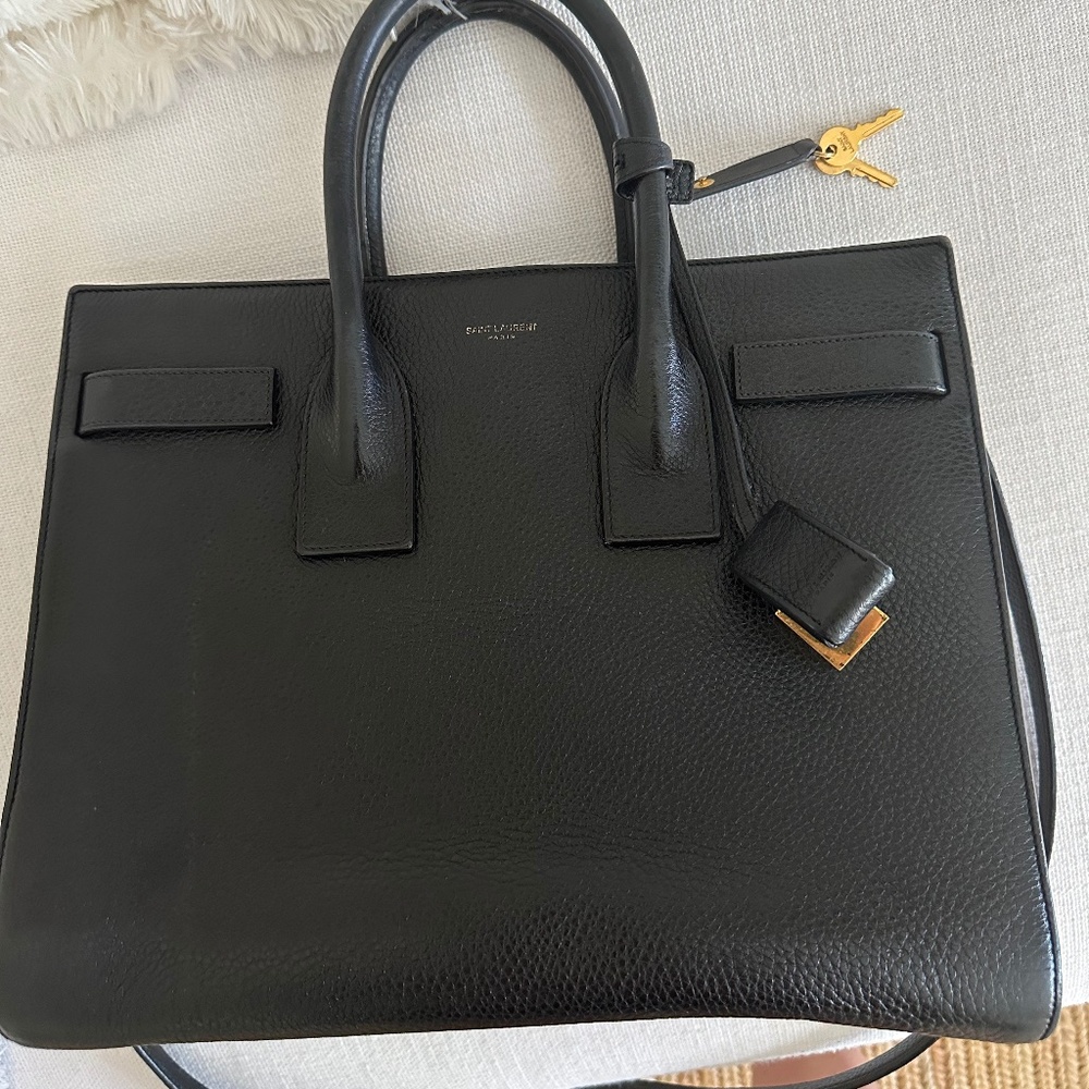 Saint Laurent Sac Du Jour (MEDIUM IN PEBBLE/GRAINED LEATHER & GOLD HARDWARE)